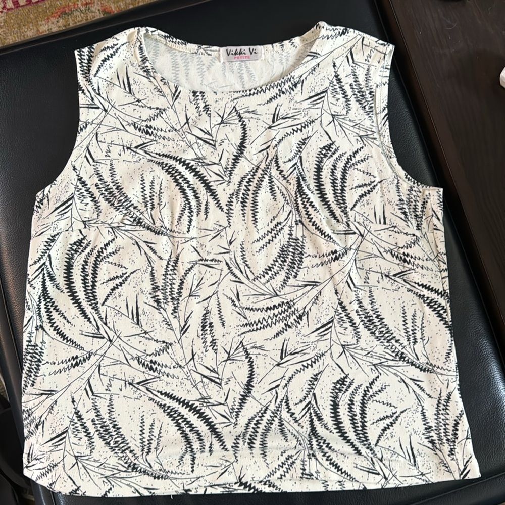 Vikki Vi Petite Black/White Print Sleeveless Shell Tank Top